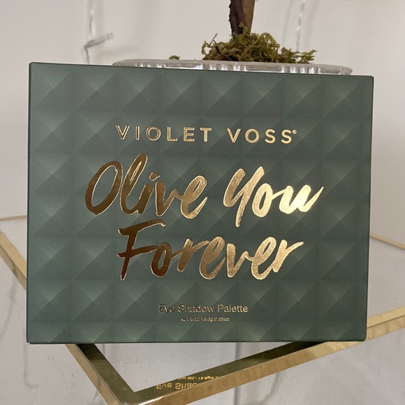 Eyeshadow palette - Picture 1 of 2